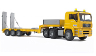 Тягач Bruder с прицепом–платформой Man с колёсным экскаватором–погрузчиком JCB 4CX